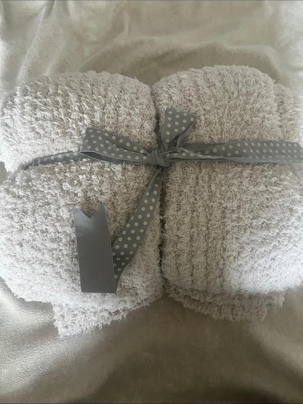 Cozy Plush Throw Blanket and Sock Set - cream colored - Picture 3 of 5